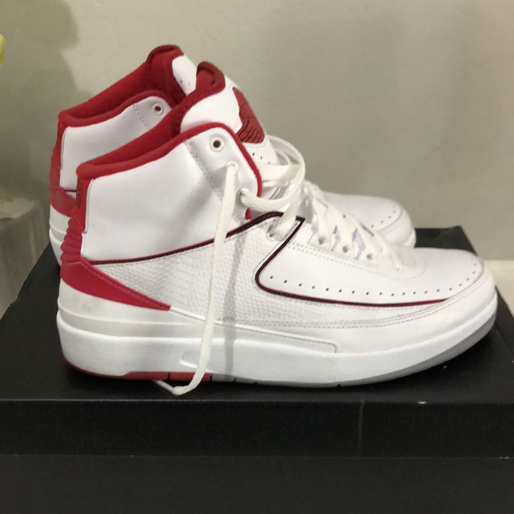 Air Jordan 2 Retro.  (Authentic) Men’s Size 9 US